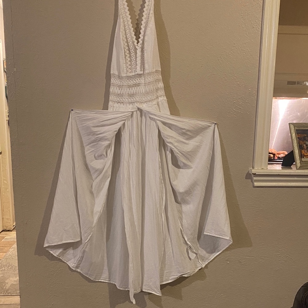 Elegant White Backless Dress